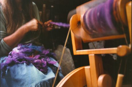 hand spinning wool